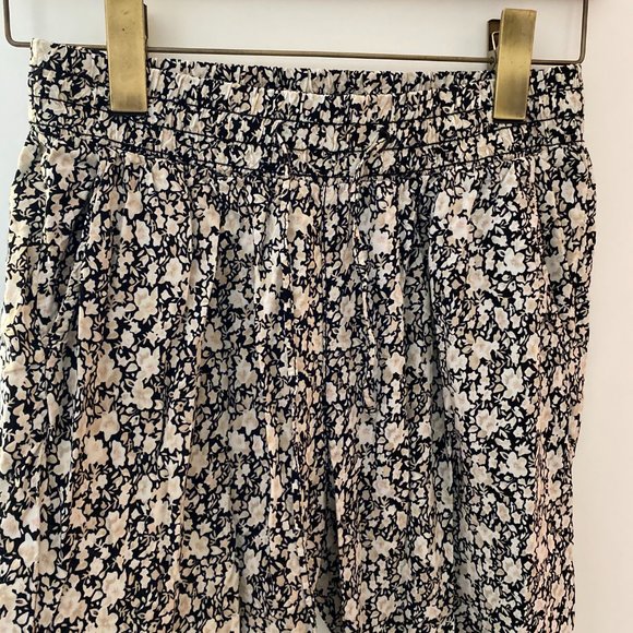 Floral Tapered Pants - Picture 2 of 6
